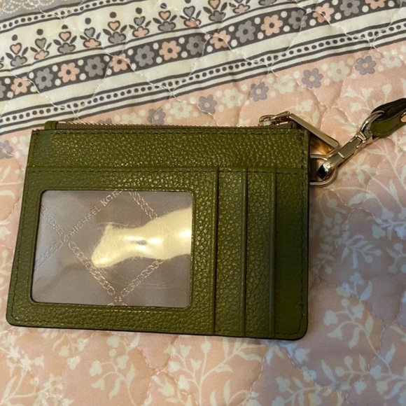 Michael kors aria purse with wallet - Picture 4 of 4